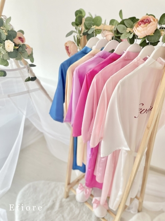 Saténový bílý župan s glitrovým nápisem