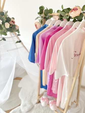 Saténový tmavě růžový/malinový župan s glitrovým nápisem