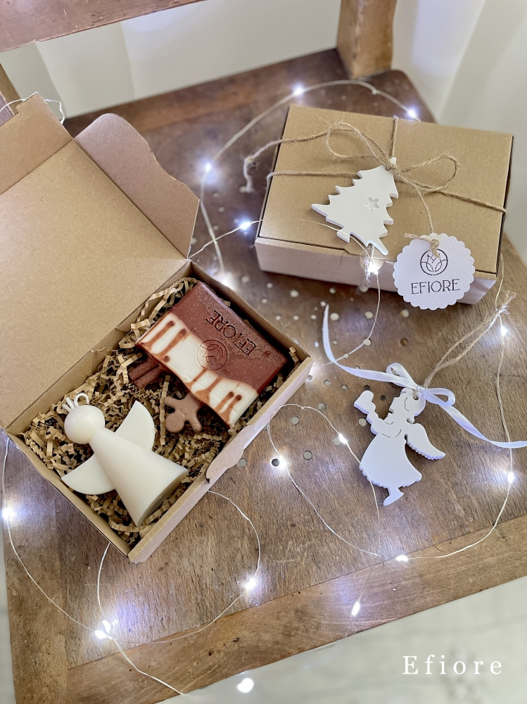 Vánoční eko boxík s dekoračním skořicovým mýdlem a sójovou svíčkou ve tvaru anděla