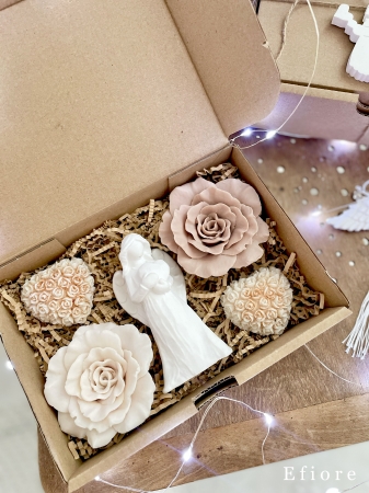 Dárkový dekorační box s Andělkou a mýdlovými květy Rose s vůní