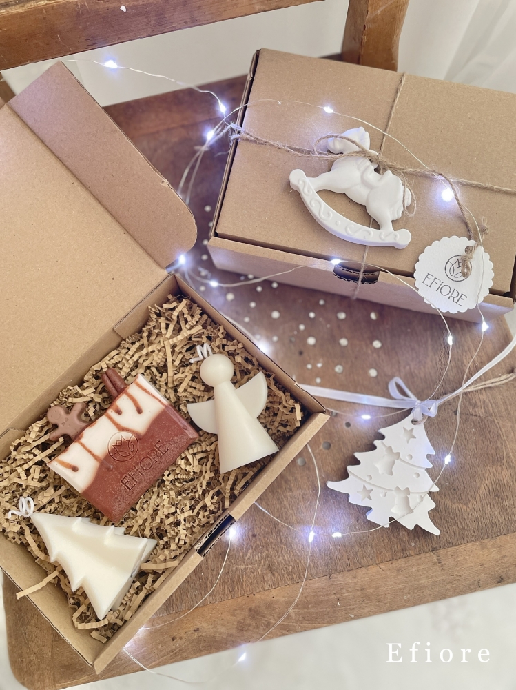 Vánoční eko boxík se skořicovým mýdlem a svíčkou ve tvaru anděla a stromečku