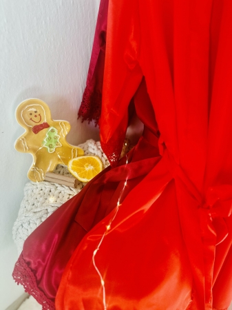 Luxusní červený saténový župan  s krajkou - nápis na přání nebo bez nápisu