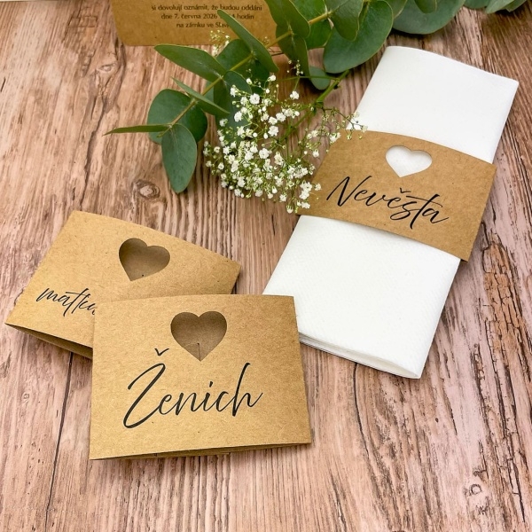 Jmenovky Manžeta na ubrousek se srdíčkem