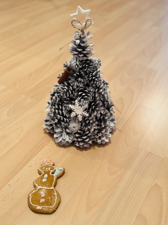 Dekorační šiškový stromeček