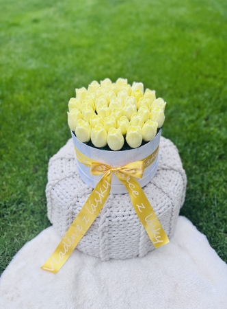 Mýdlová květina žlutých tulipánů v boxu (velká)