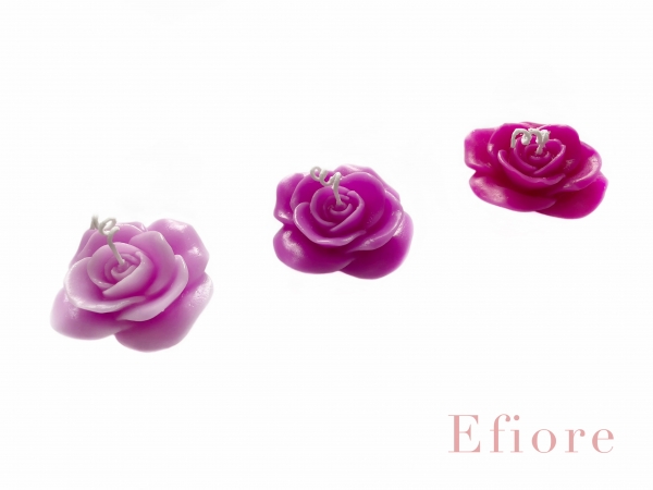 Svíčka ve tvaru růže s vůní rozkvetlých růží - světlá violet
