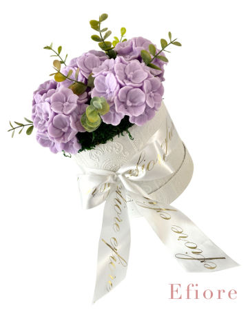 Mýdlová kytice fialových hortenzií v bílém boxu - malá