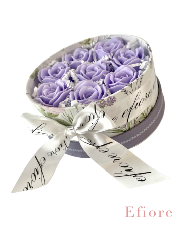 Dárkové balení poupat růží v květinovém boxu - fialové