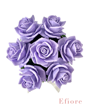 Mýdlová kytice fialových růží ve vysokém květinovém boxu (střední velikost)