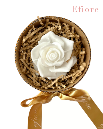 Dárkové balení bílého mýdlového květu růže v kulaté přírodní krabičce 