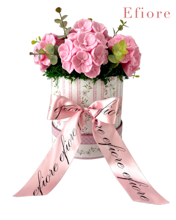 Mýdlová kytice růžových hortenzií v květinovém boxu - střední