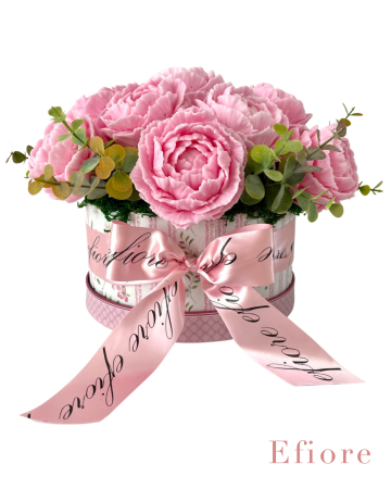 Mýdlová kytice růžových pivoněk v květinovém boxu - maxi 