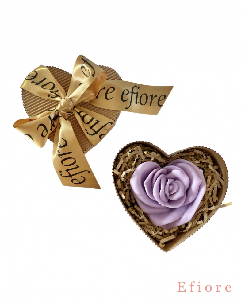 Dárkové balení lila mýdlové růže ve tvaru srdce v přírodní srdíčkové krabičce
