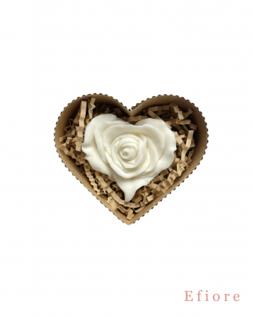 Dárkové balení mýdlové růže ve tvaru srdce v přírodní srdíčkové krabičce - mini bílé