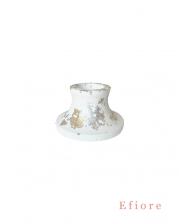 Bílo - zlato - stříbrný  svícen z umělého kamene na kónickou/válcovou svíčku